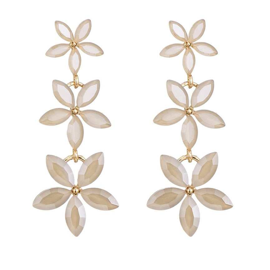 Lisbeth oorbellen bloem beige