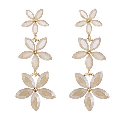 Lisbeth oorbellen bloem beige