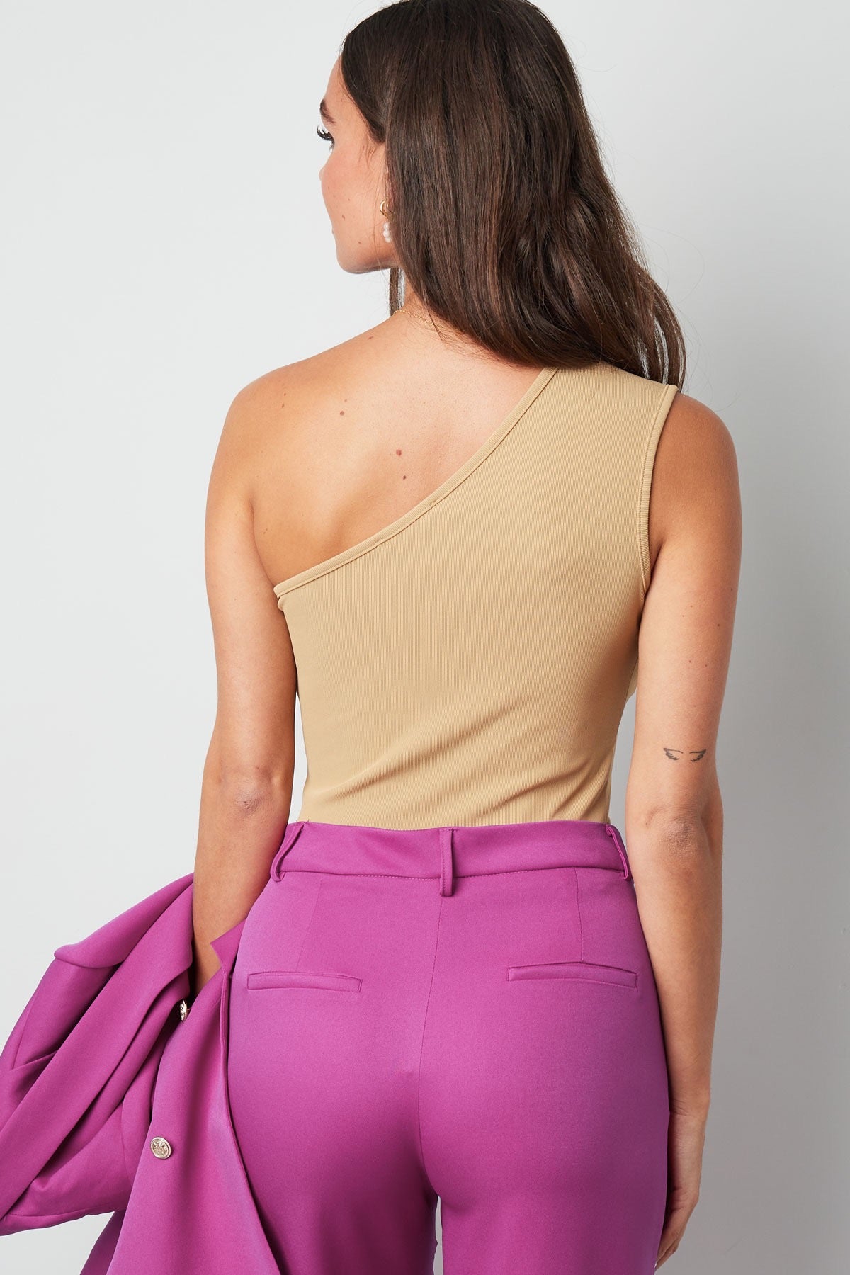 One shoulder top Maya donker